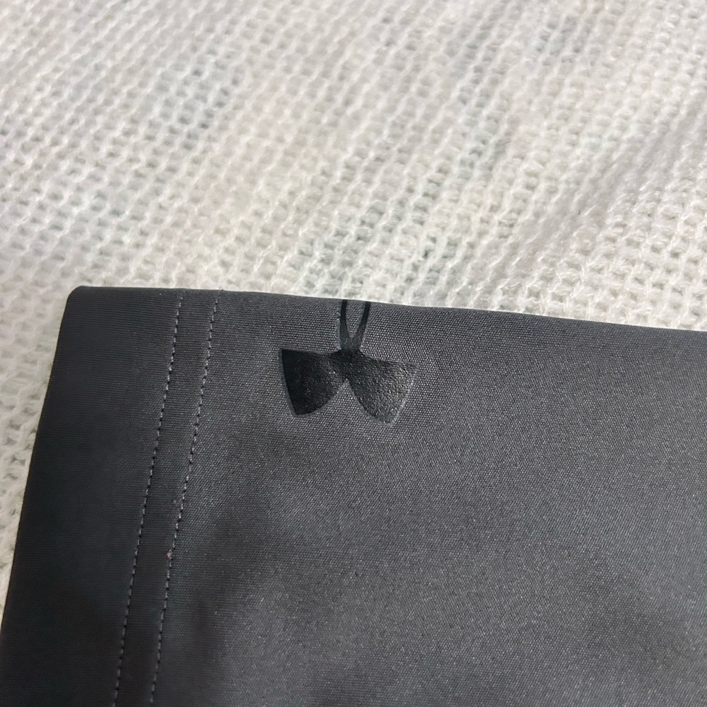 Under Armour Men’s Shirt
Size XL - Picture 4 of 8